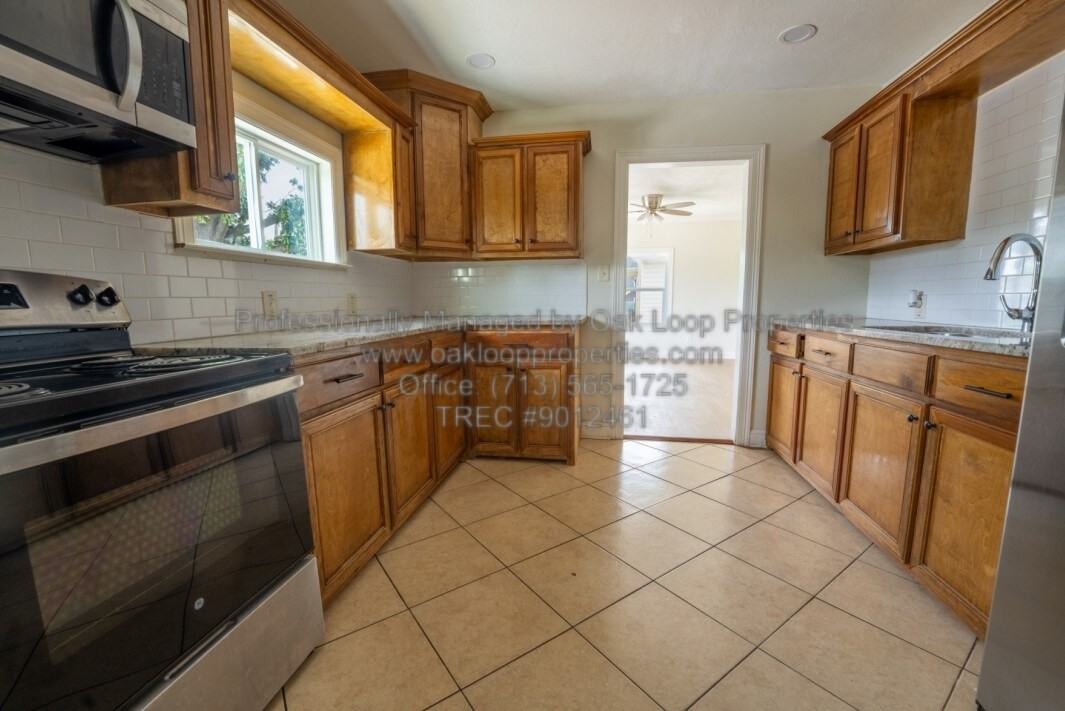 220 Armstrong St - Photo 6 of 26