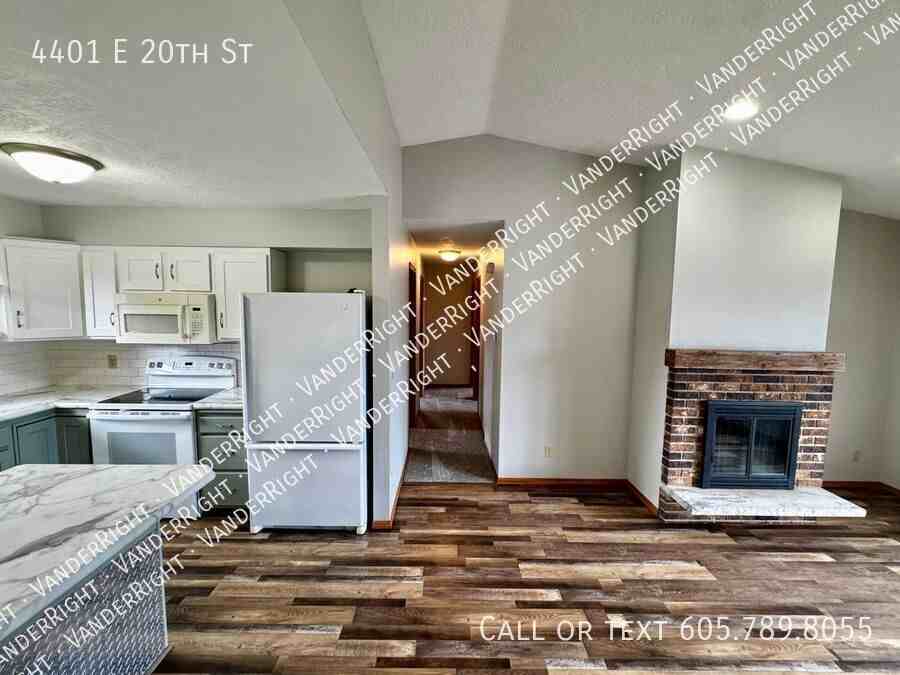 4401 E 20th St - Photo 2 of 33