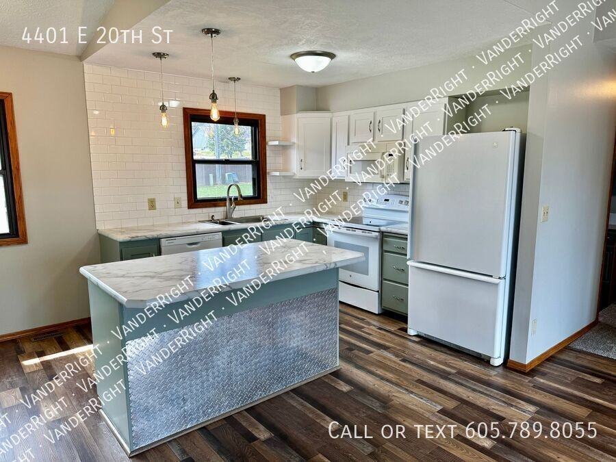 4401 E 20th St - Photo 4 of 33