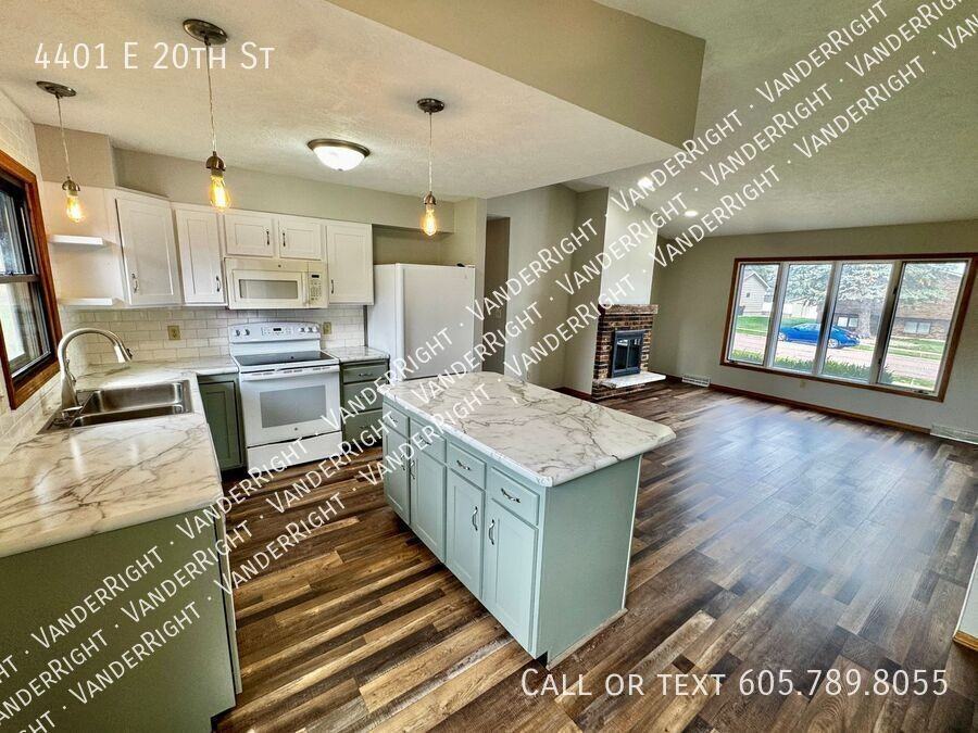 4401 E 20th St - Photo 6 of 33