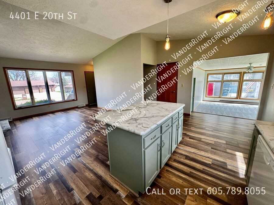 4401 E 20th St - Photo 7 of 33