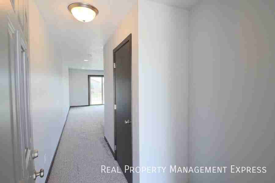4203 N Knob Hill Ct - Photo 3 of 34