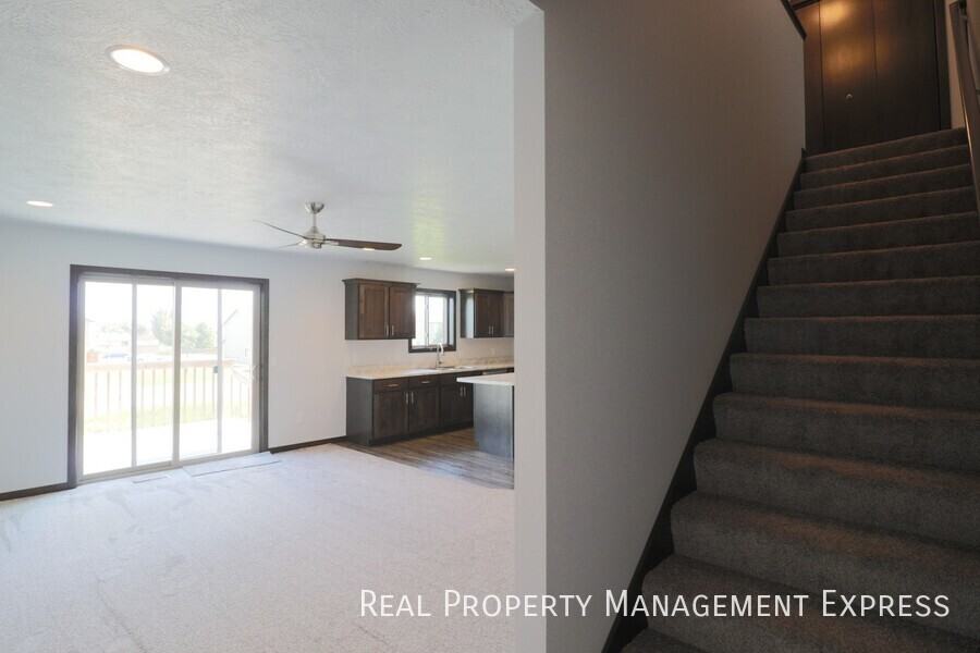 4203 N Knob Hill Ct - Photo 4 of 34