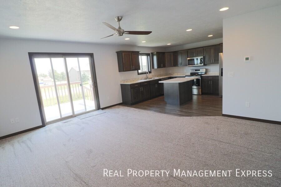 4203 N Knob Hill Ct - Photo 5 of 34