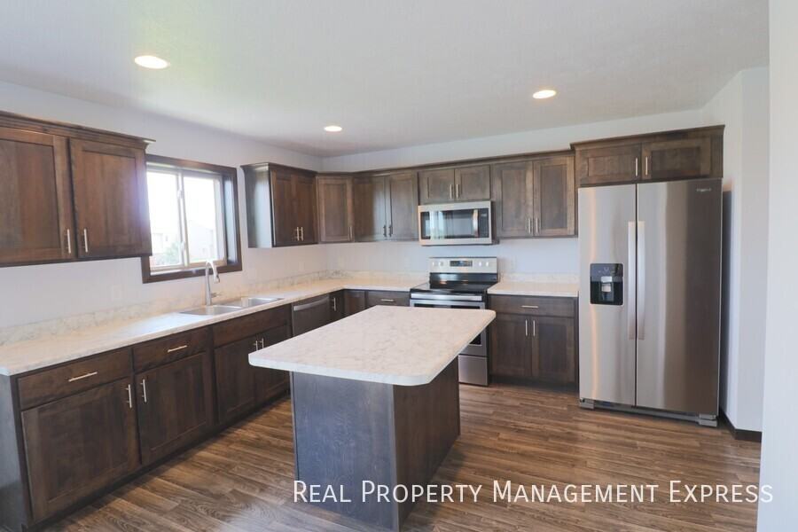 4203 N Knob Hill Ct - Photo 7 of 34