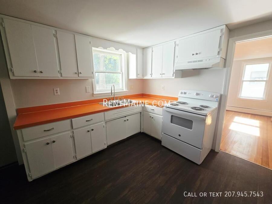 95 Center St #1 - Photo 2 of 11