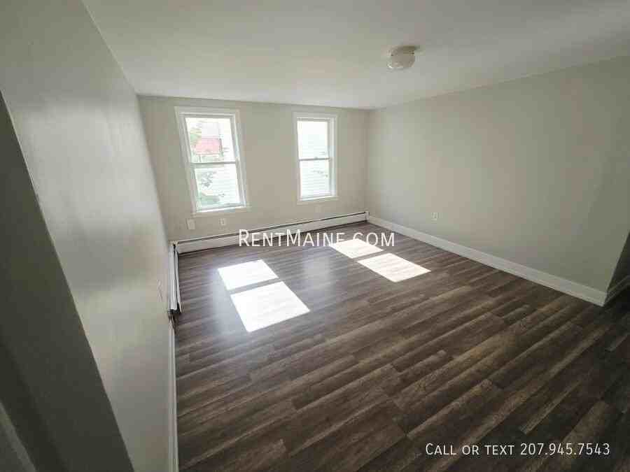 95 Center St #1 - Photo 4 of 11