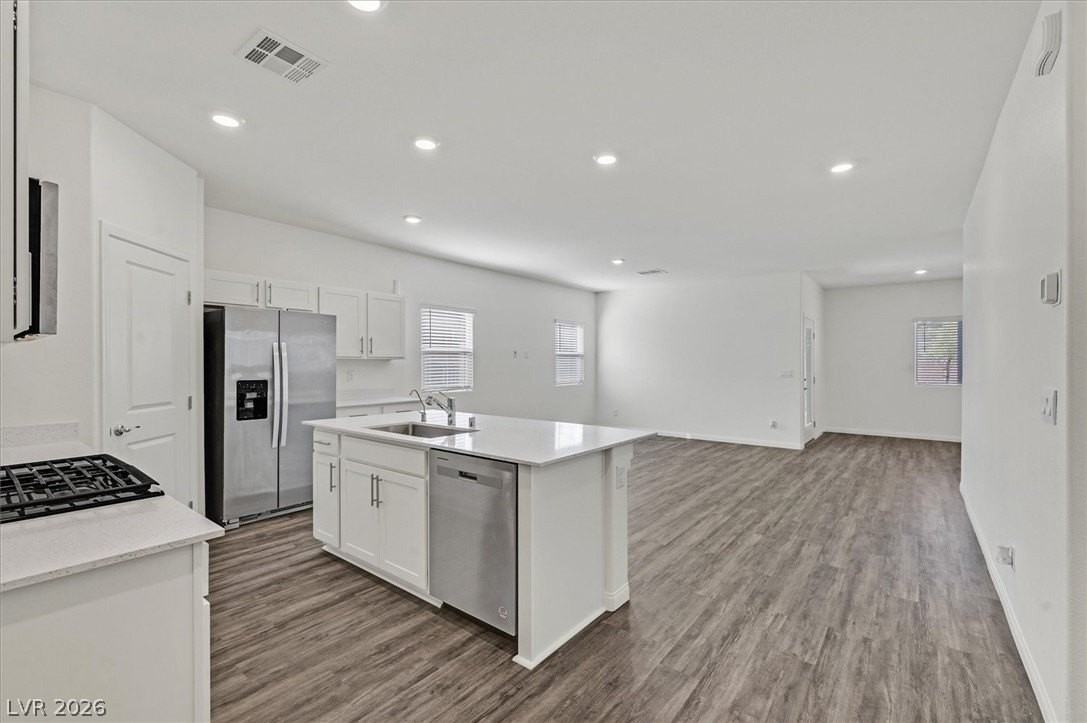 7451 Mason Springs Ave - Photo 3 of 33