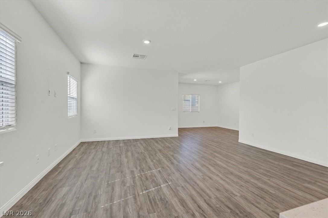 7451 Mason Springs Ave - Photo 4 of 33