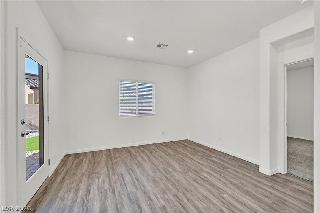 7451 Mason Springs Ave - Photo 5 of 33