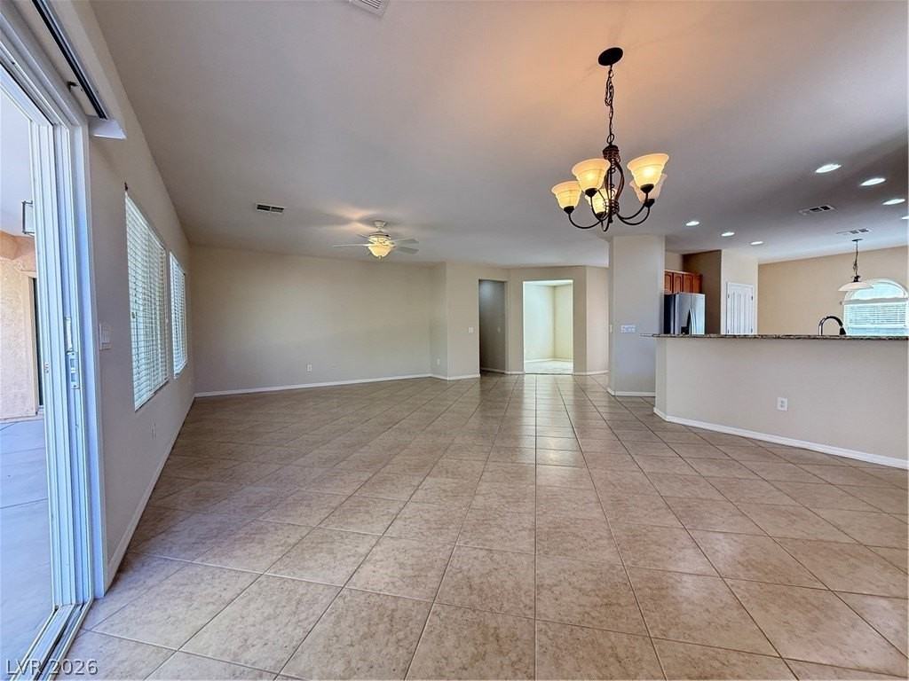 2240 Shadow Canyon Dr - Photo 7 of 34