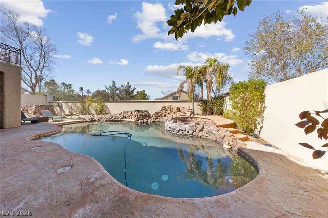 2066 Jupiter Hills Ln - Photo 3 of 44