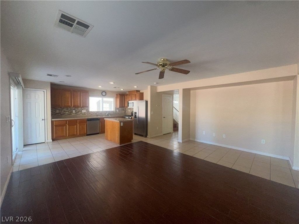 220 Stagecoach Flats Ave - Photo 5 of 34