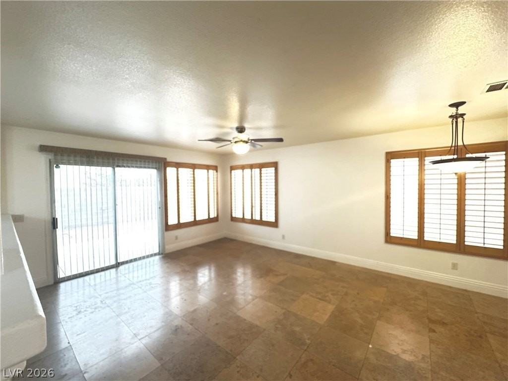 8388 Montgomery St - Photo 5 of 30