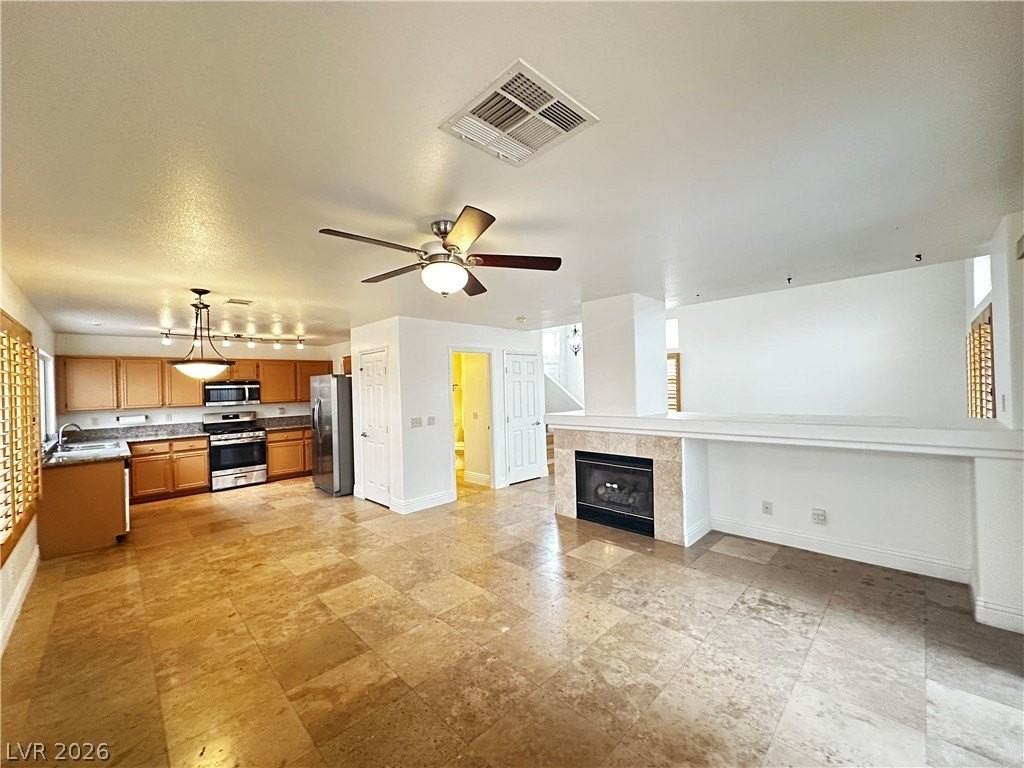 8388 Montgomery St - Photo 6 of 30