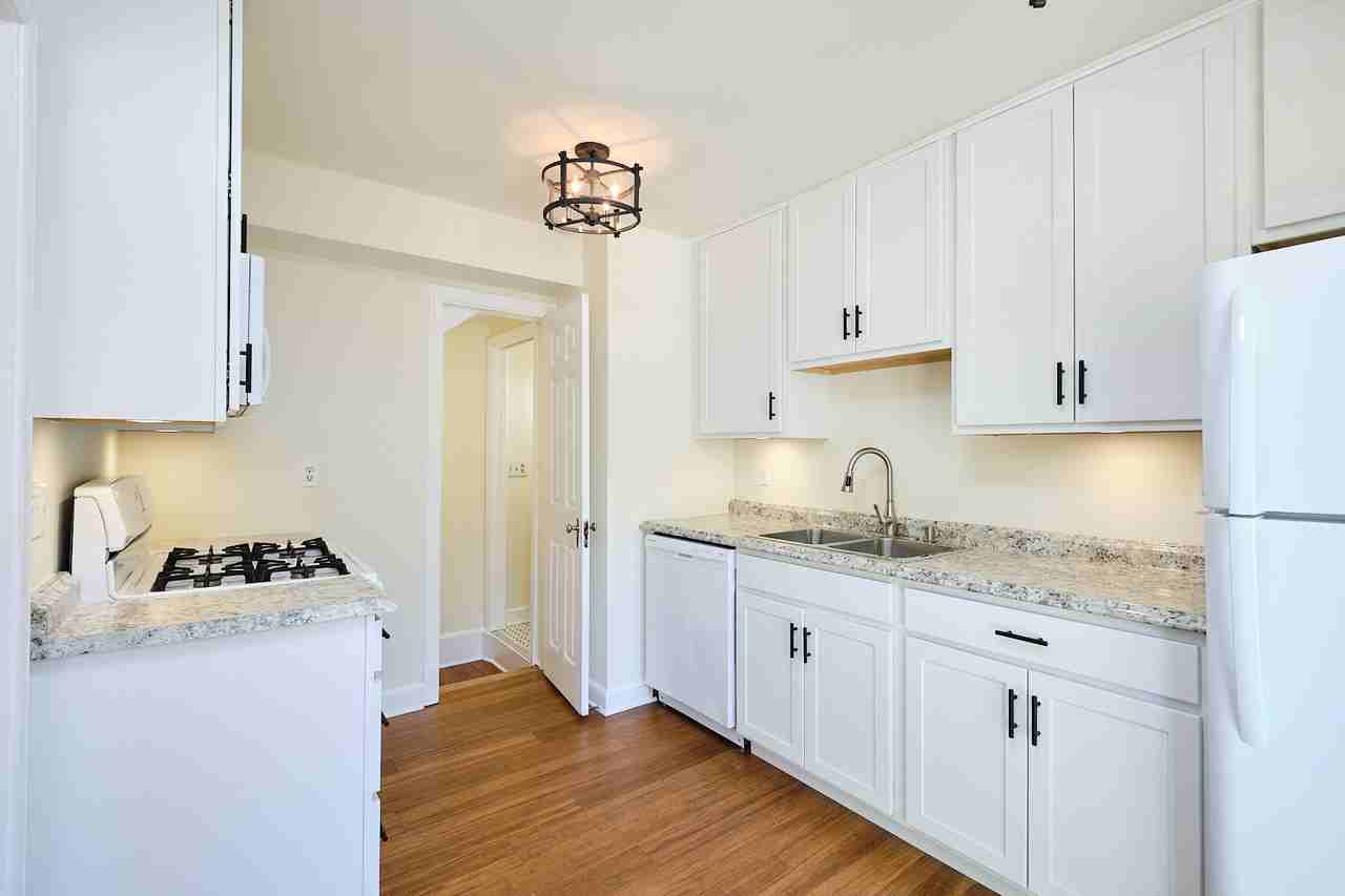 1600 Foxhall Rd Nw - Photo 5 of 49