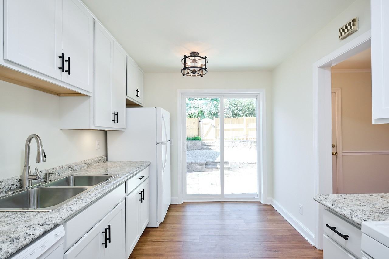 1600 Foxhall Rd Nw - Photo 6 of 49