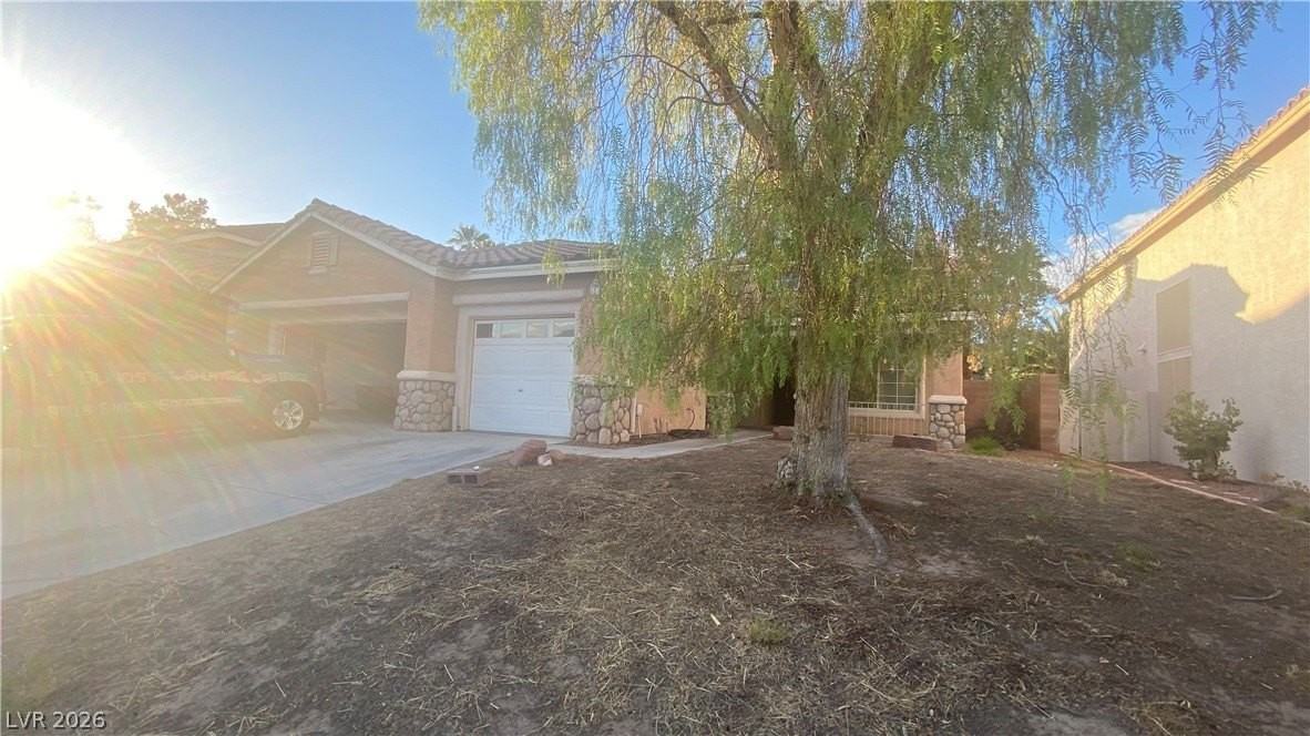 9222 W Viking Rd - Photo 2 of 12