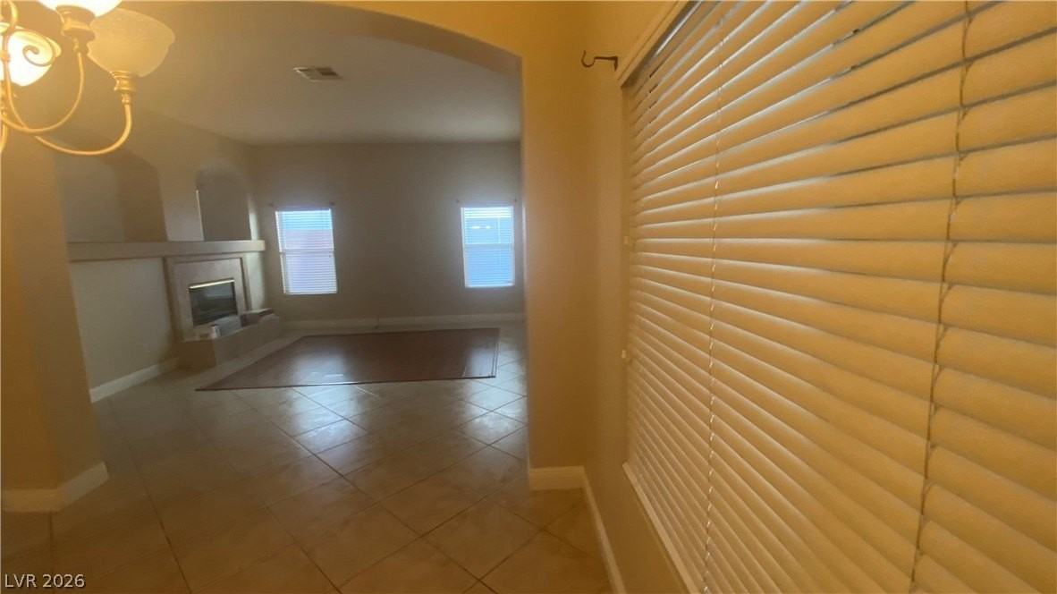 9222 W Viking Rd - Photo 5 of 12