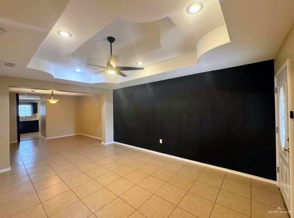 1110 W Gardenia Ave - Photo 2 of 9