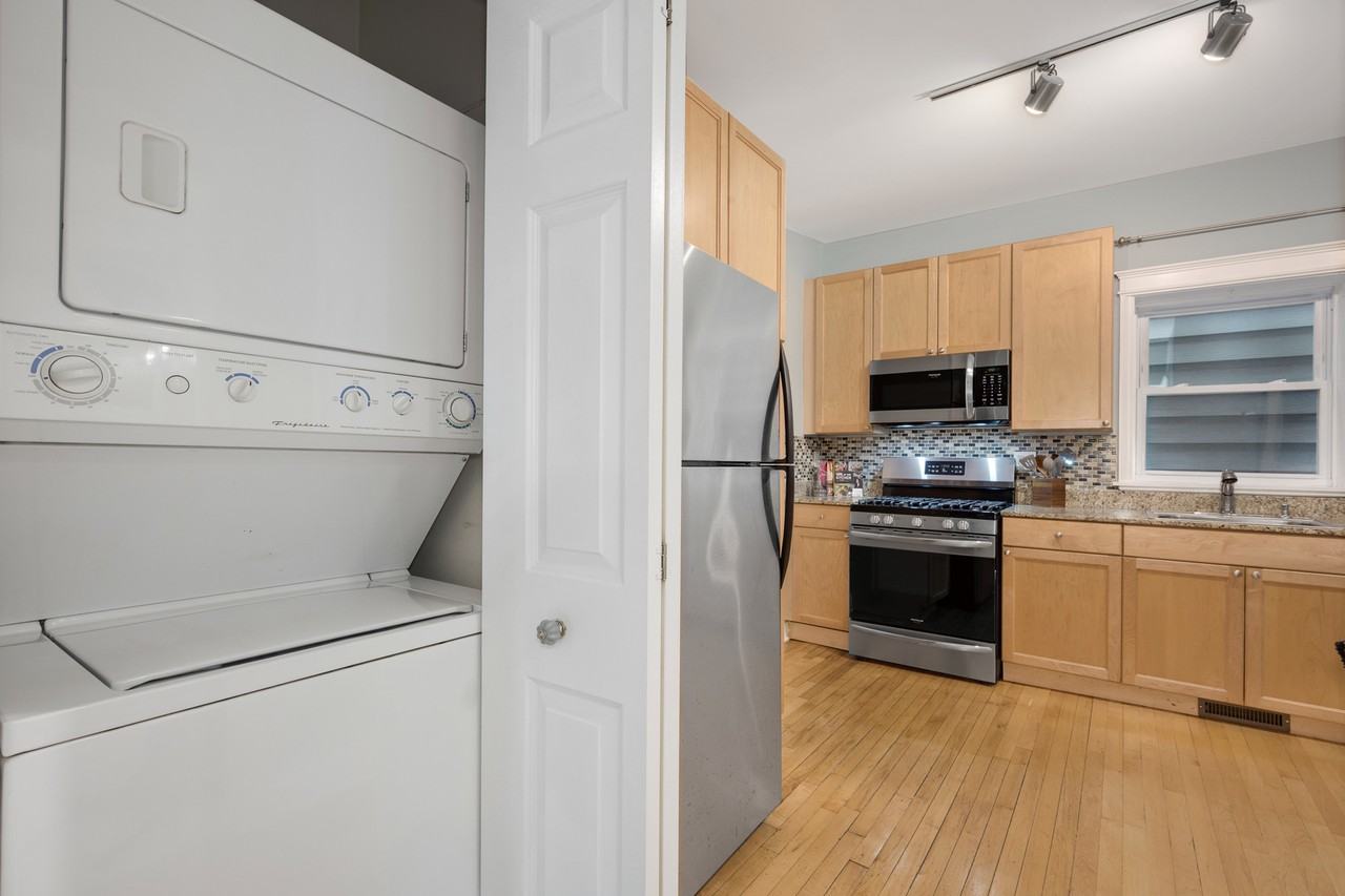 3805 N Ravenswood Ave #1 - Photo 3 of 8