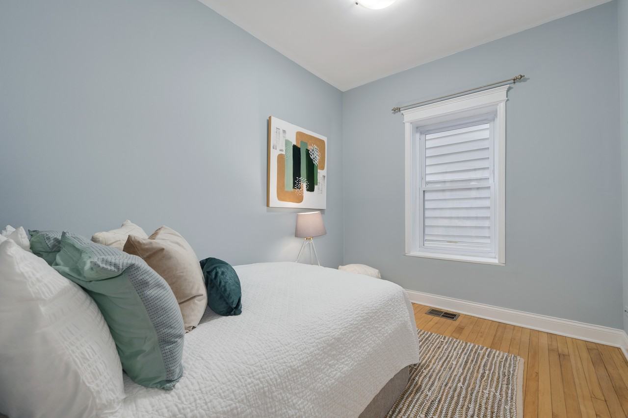 3805 N Ravenswood Ave #1 - Photo 4 of 8
