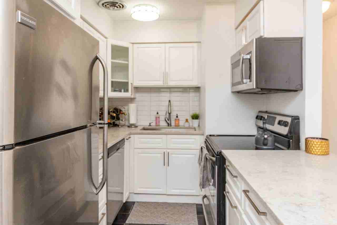 1750 N Wells St #106 - Photo 2 of 8
