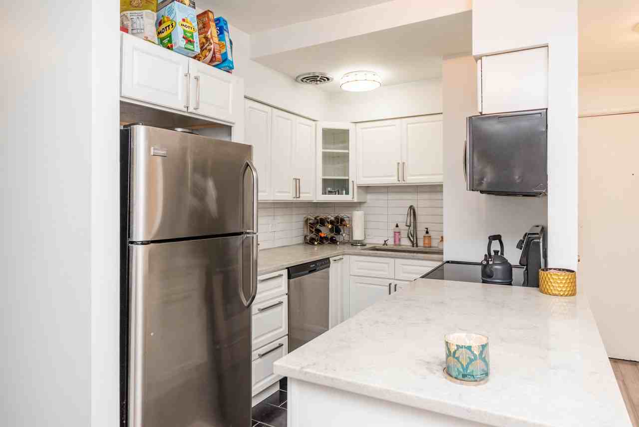1750 N Wells St #106 - Photo 3 of 8