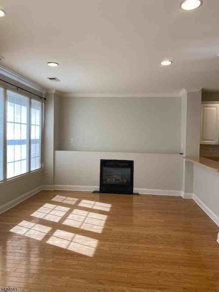 258 Riverwalk Way - Photo 3 of 21