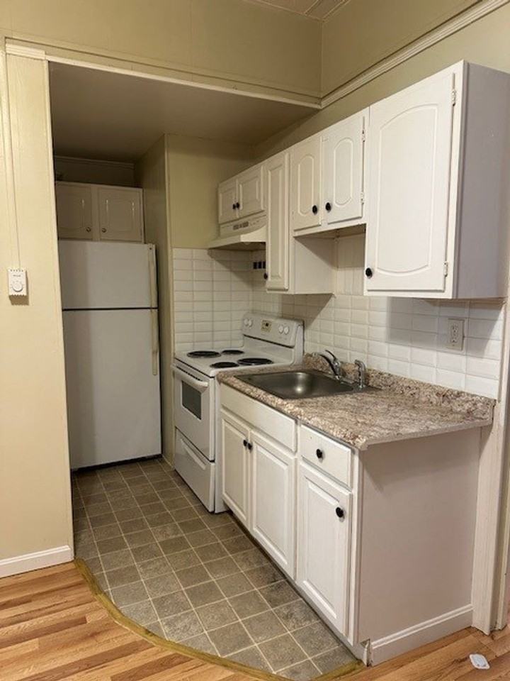 401 E Main St - Photo 3 of 6