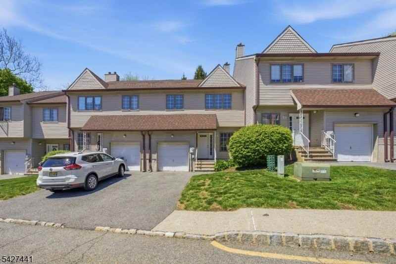 11 Deer Hill Ct - Photo 2 of 32