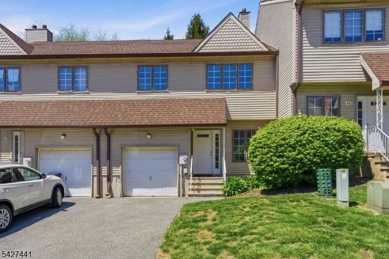 11 Deer Hill Ct - Photo 3 of 32
