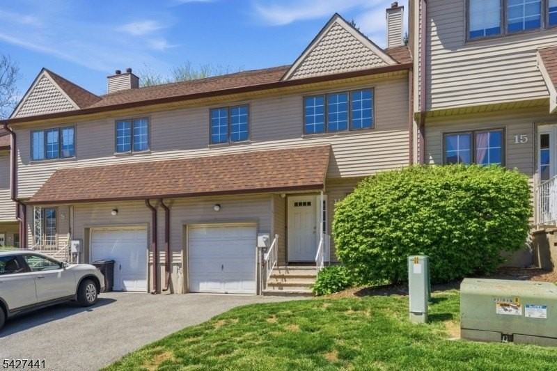 11 Deer Hill Ct - Photo 4 of 32