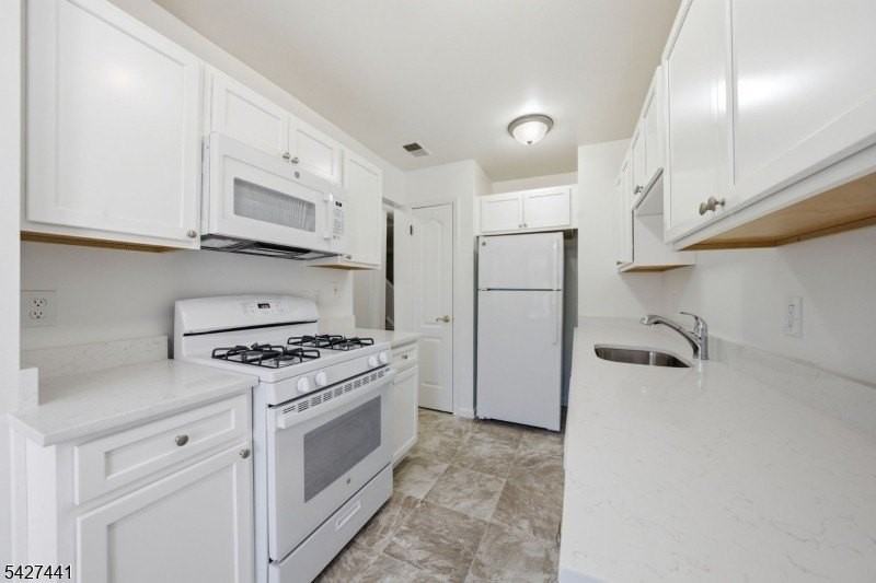 11 Deer Hill Ct - Photo 5 of 32