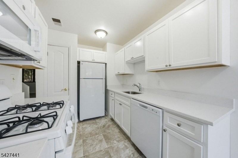 11 Deer Hill Ct - Photo 6 of 32