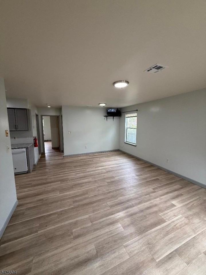 501503 Morris Ave - Photo 2 of 11