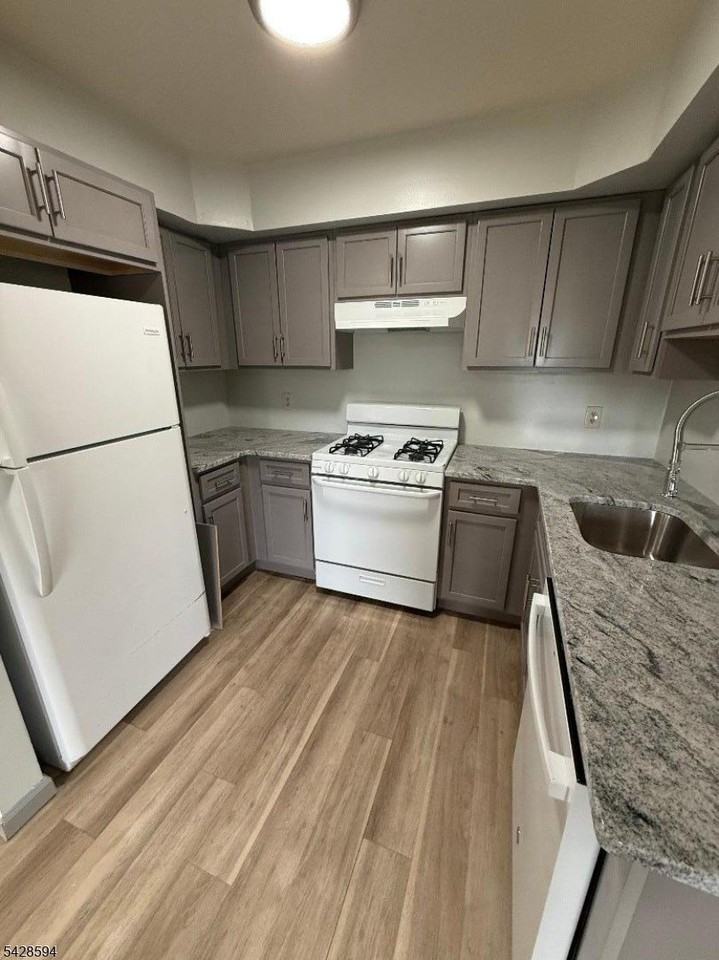 501503 Morris Ave - Photo 5 of 11