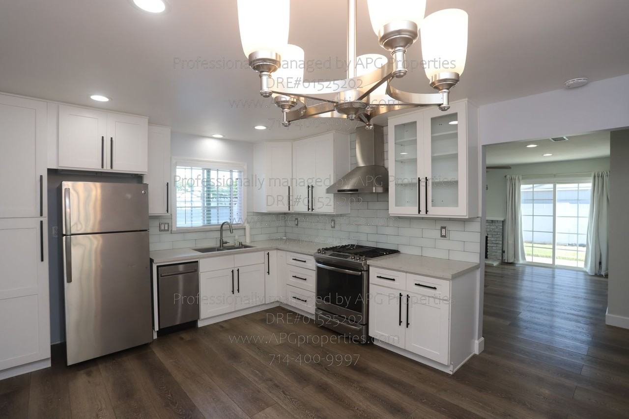 4266 W Hill Ave - Photo 3 of 28