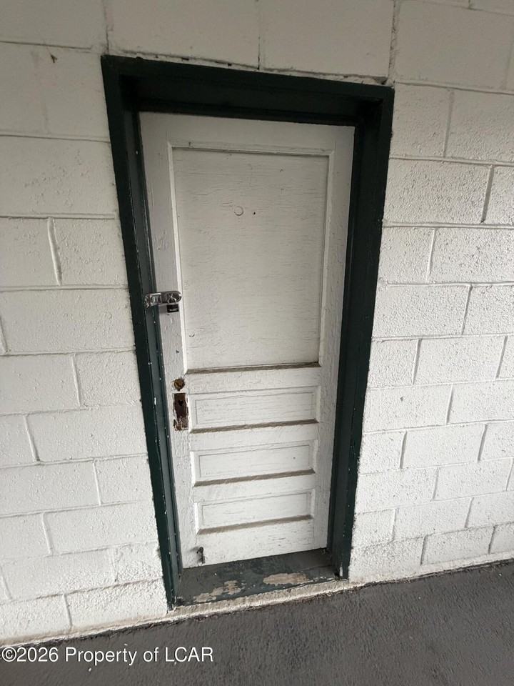 2 Miner St - Photo 4 of 12