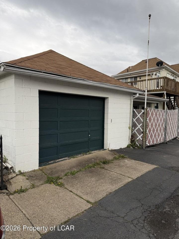 2 Miner St - Photo 5 of 12
