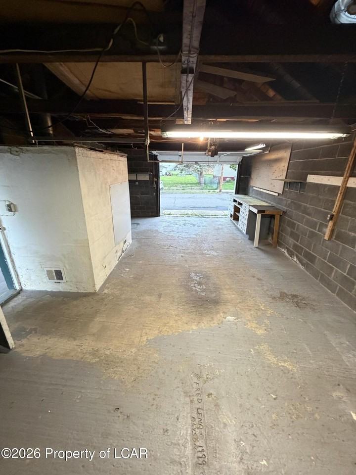 2 Miner St - Photo 6 of 12