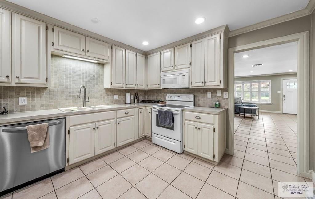 5414 Guava Dr - Photo 6 of 20