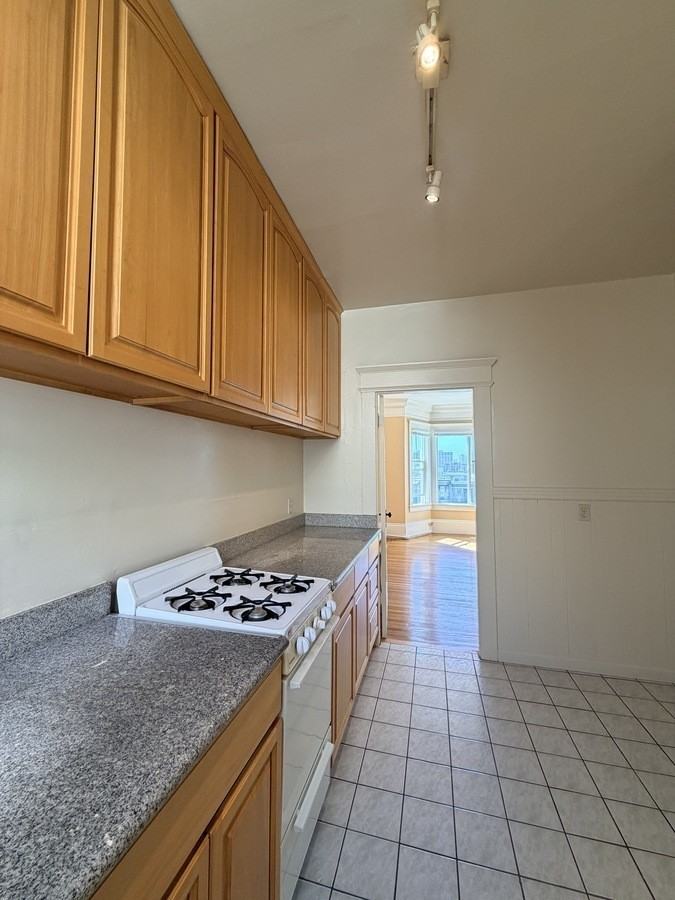 1655 Sacramento St #11 - Photo 5 of 8