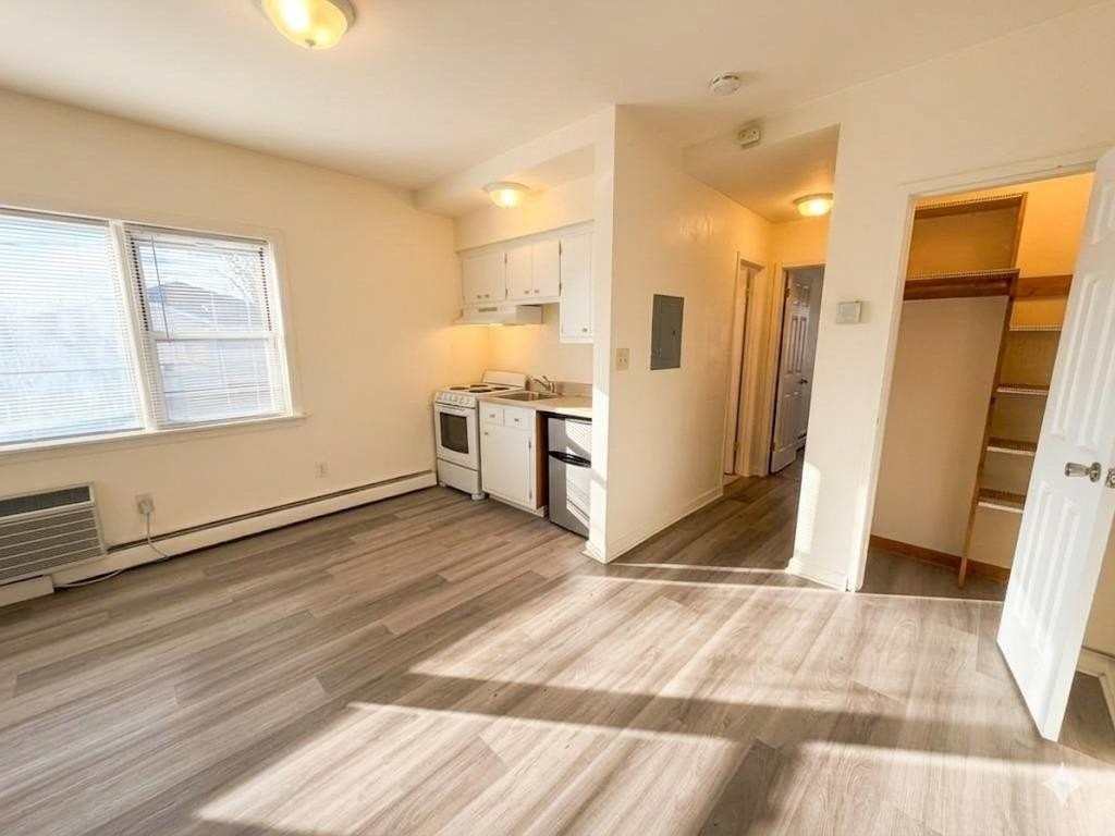 325 1st St #8 - Photo 3 of 6