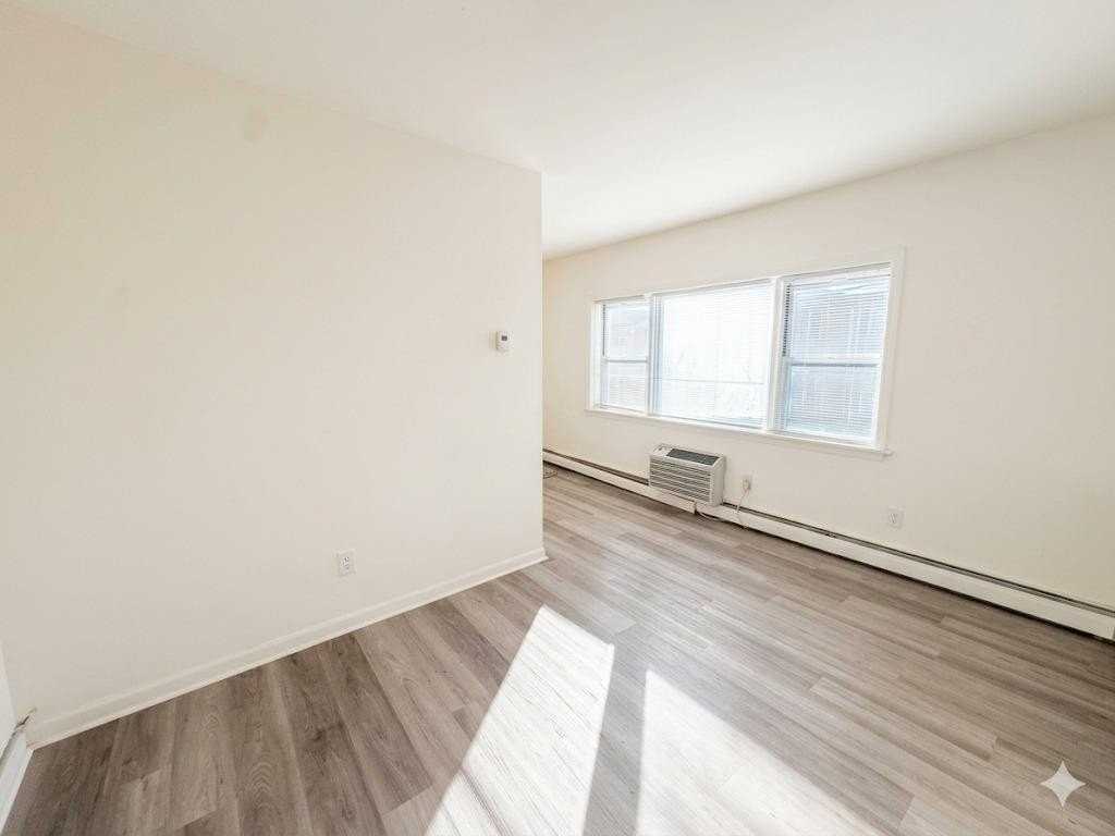 325 1st St #8 - Photo 5 of 6