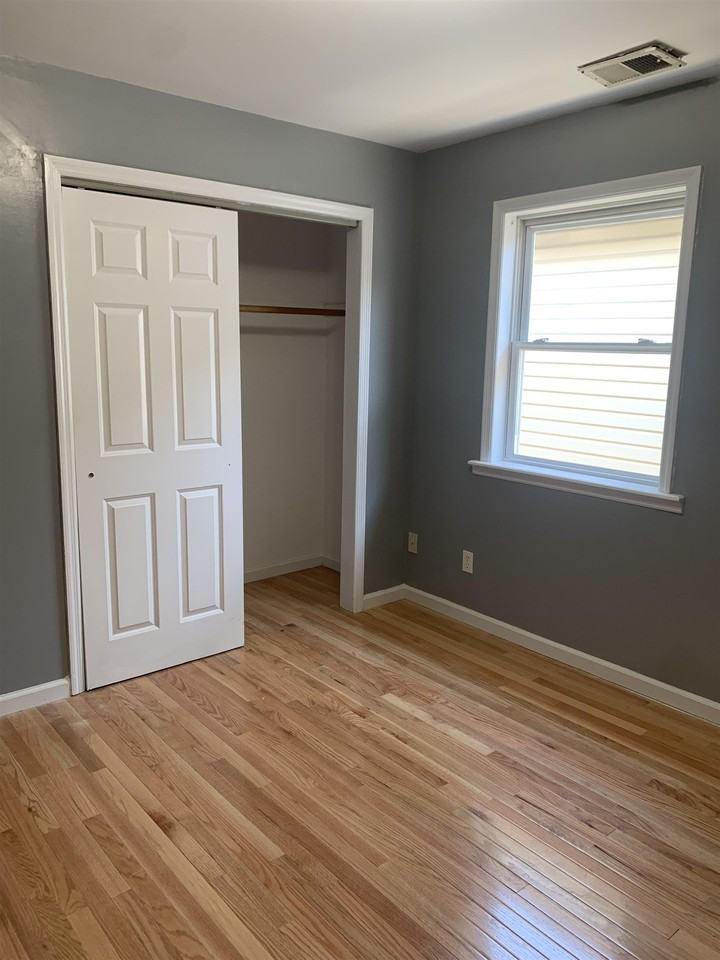 512 6th St #3 - Photo 3 of 11