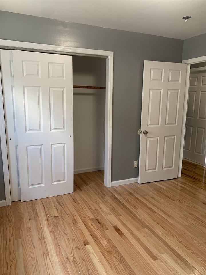 512 6th St #3 - Photo 6 of 11