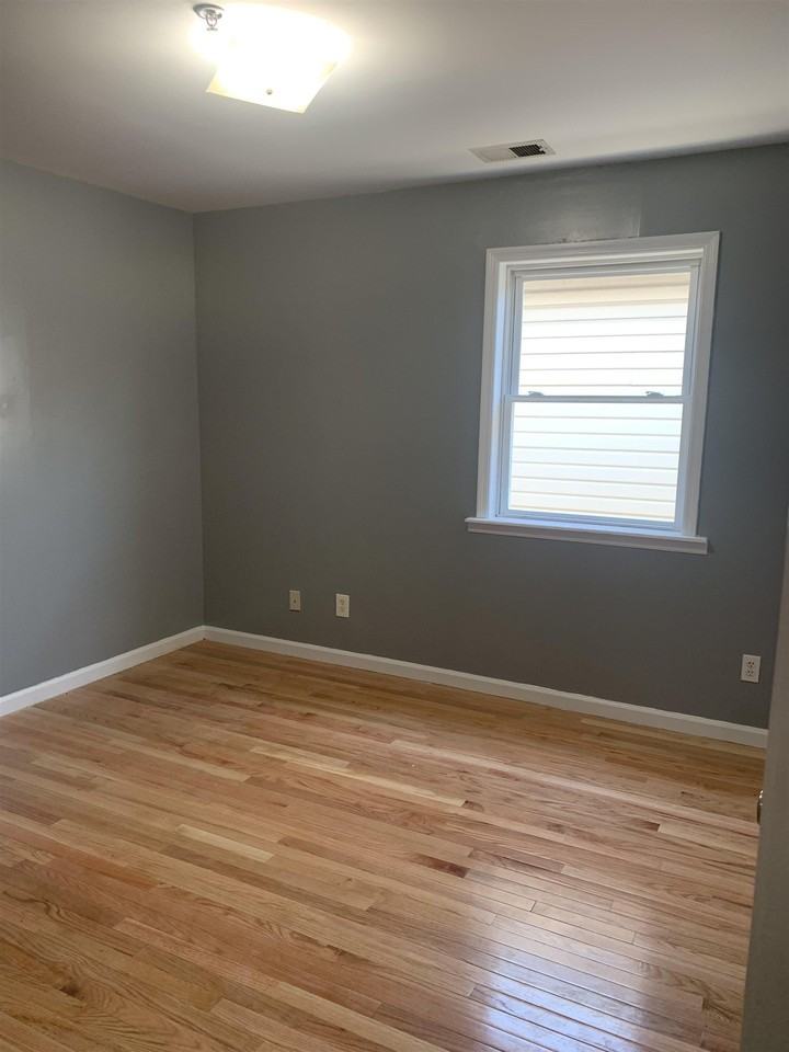 512 6th St #3 - Photo 7 of 11