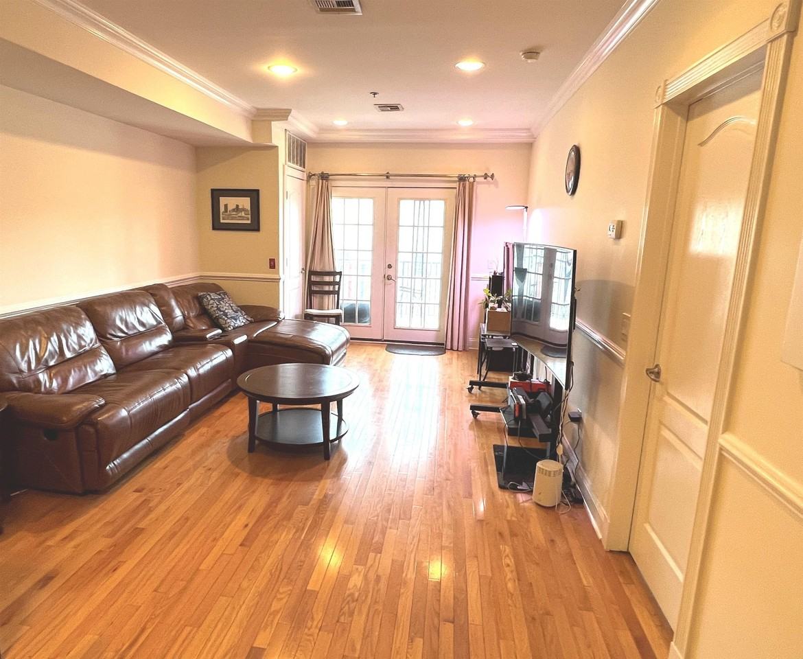 719 Monroe St #3 - Photo 3 of 12