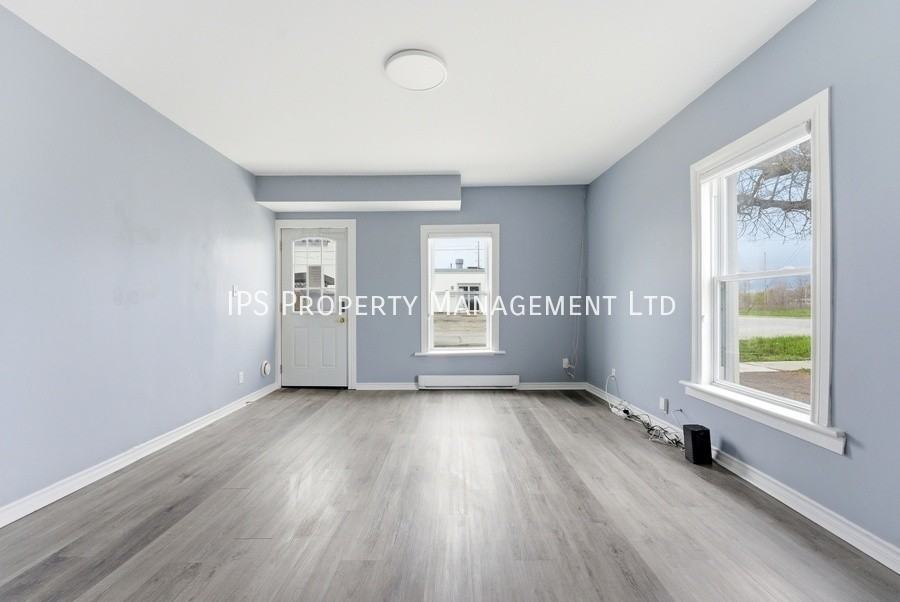 201 Stanley St - Photo 2 of 20